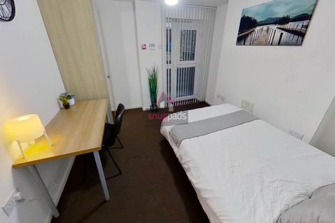 1 bedroom in a house share to rent, Bolton Road, Salford,