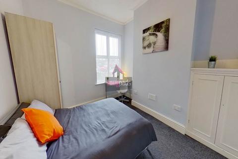 1 bedroom in a house share to rent, Bolton Road, Salford,