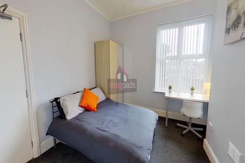 1 bedroom in a house share to rent, Bolton Road, Salford,