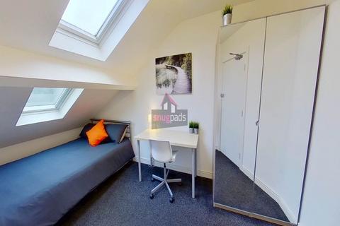 1 bedroom in a house share to rent, Bolton Road, Salford,