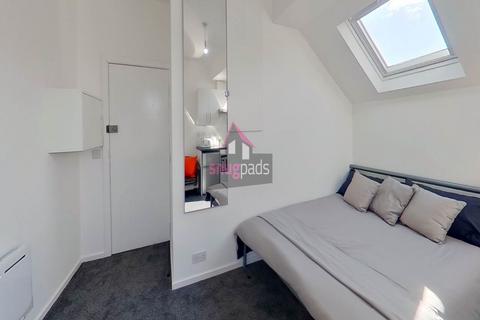 1 bedroom in a house share to rent, Bedsit Room Gildabrook Road, Salford, Manchester