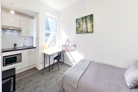 Studio to rent, Gildabrook Road, Salford, Manchester