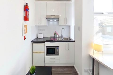 Studio to rent, Gildabrook Road, Salford, Manchester