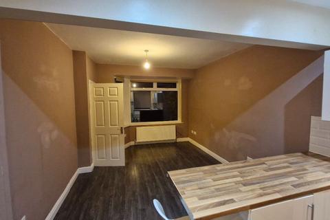 2 bedroom terraced house to rent, Kingston Drive, Halifax, HX1 4ES