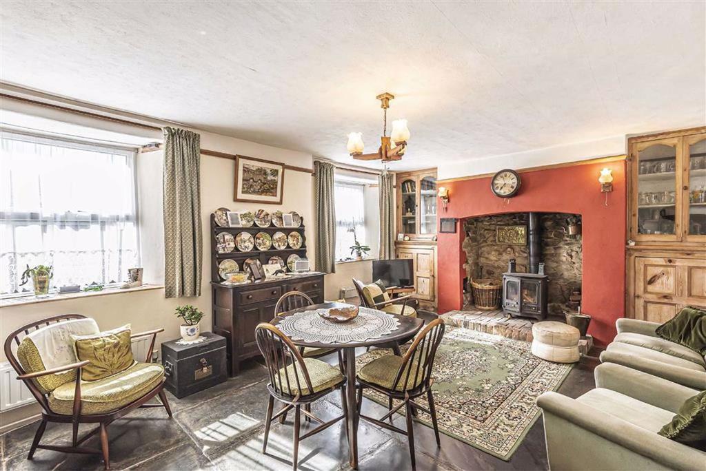 Milton Damerel, Holsworthy, Devon, EX22 6 bed detached house £395,000