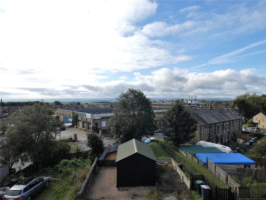 Beacon Road, Wibsey, Bradford, BD6 4 bed terraced house 