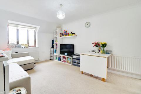 1 bedroom apartment to rent, Swan Drive, London