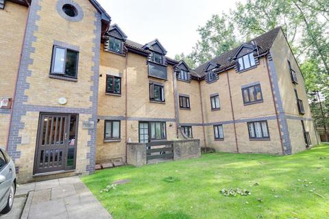 1 bedroom apartment to rent, Swan Drive, London