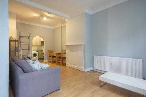 Studio to rent, Roman Road, Bethnal Green, London, E2
