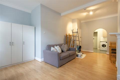 Studio to rent, Roman Road, Bethnal Green, London, E2