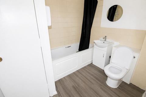 2 bedroom flat to rent, Grilse Close, Edmonton