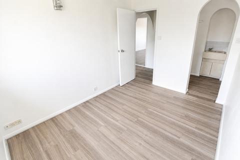 2 bedroom flat to rent, Grilse Close, Edmonton