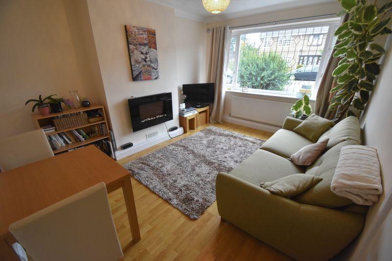 Birchen Grove, Luton 2 bed £900 pcm (£208 pw)