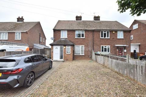 4 bedroom semi-detached house to rent, Hartland Road, Reading