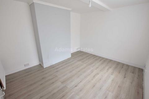 4 bedroom semi-detached house to rent, Hartland Road, Reading