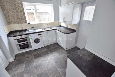 4 bedroom semi-detached house to rent, Hartland Road, Reading