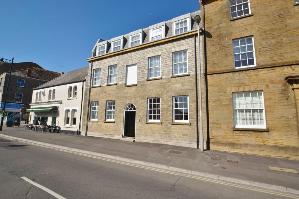 Bridport 2 bed flat to rent £850 pcm (£196 pw)