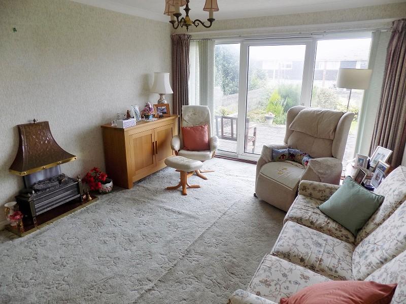 Rest Bay Close, Porthcawl, Bridgend. CF36 3UN 2 bed flat £179,950