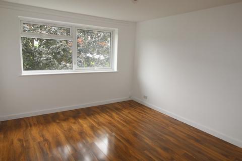 2 bedroom flat to rent, Boston Court, Selhurst Road, South Norwood, SE25