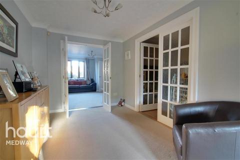 3 bedroom detached house to rent, Scholey Close, Halling, ME2