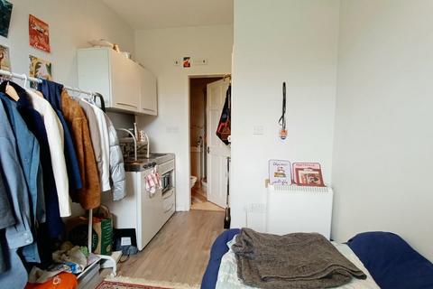 Studio to rent, Offord road, Islington