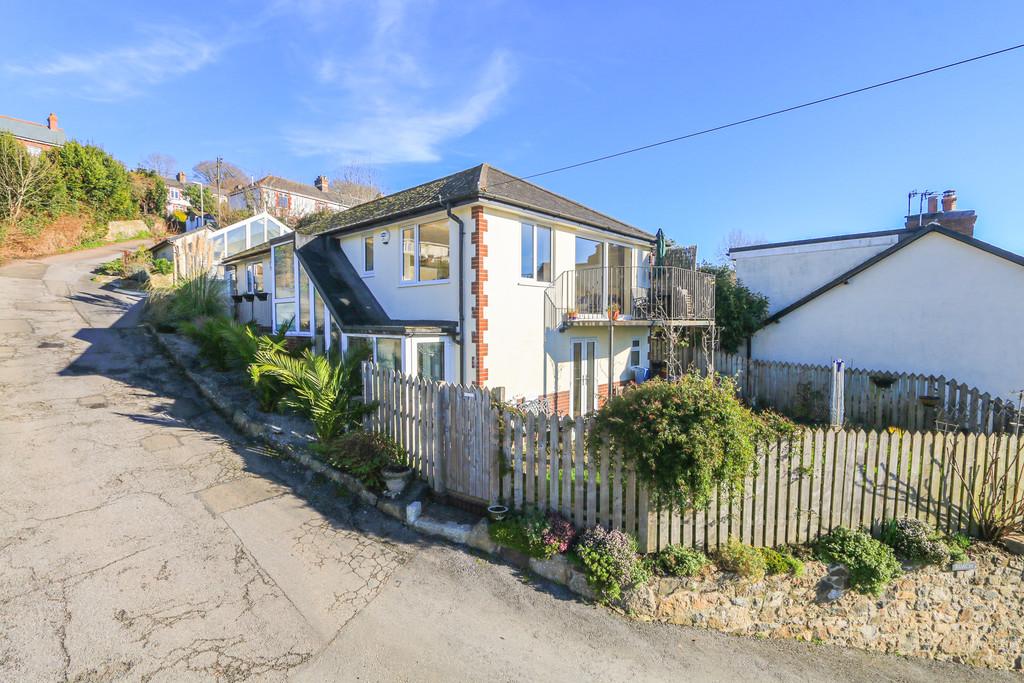 Mary Street, Bovey Tracey 4 bed detached bungalow £380,000