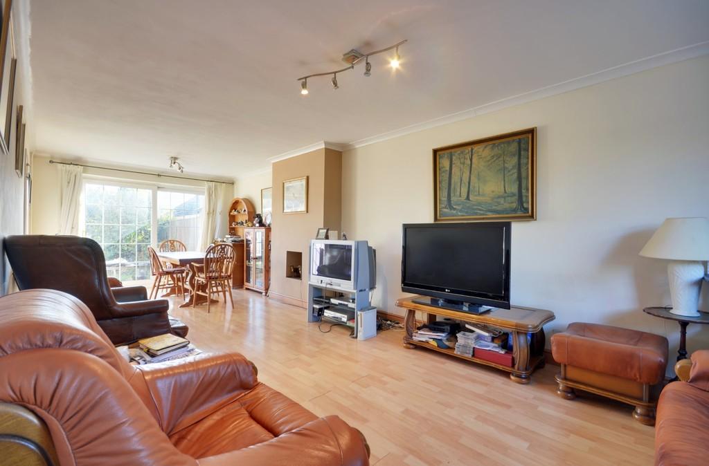 Falcon View, Greens Norton 3 bed semidetached house £230,000