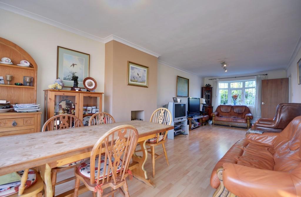 Falcon View, Greens Norton 3 bed semidetached house £230,000