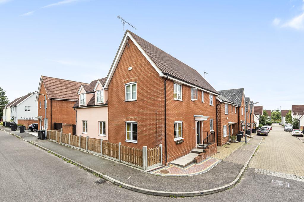 Hayden Road, Waltham Abbey 4 bed semidetached house £480,000