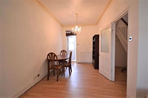 4 bedroom terraced house to rent, Chelmsford Road, Walthamstow E17