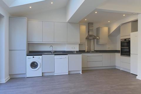 4 bedroom terraced house to rent - Toynbee Road, London, SW20