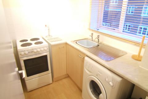 Studio to rent, Redford Close, Feltham, TW13 4TL