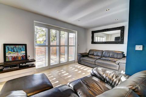 4 bedroom townhouse to rent, Clayton Road, High Wycombe HP14