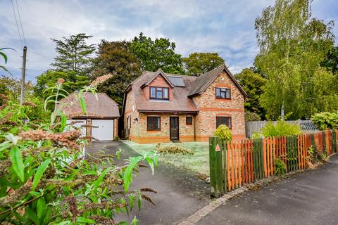 4 bedroom detached house to rent, Mytchett, Camberley