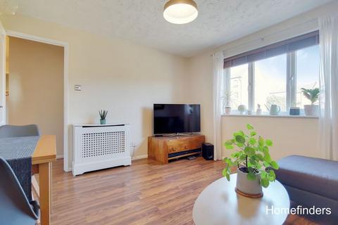 2 bedroom flat to rent, Northiam Street, Victoria Park E9