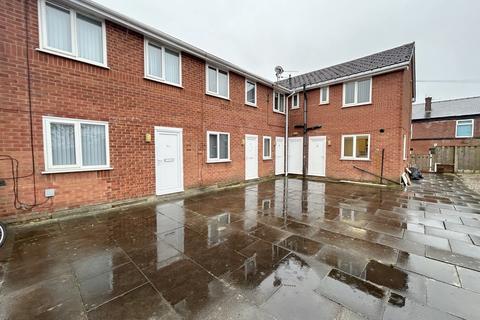 2 bedroom terraced house to rent, Radcliffe, Manchester M26