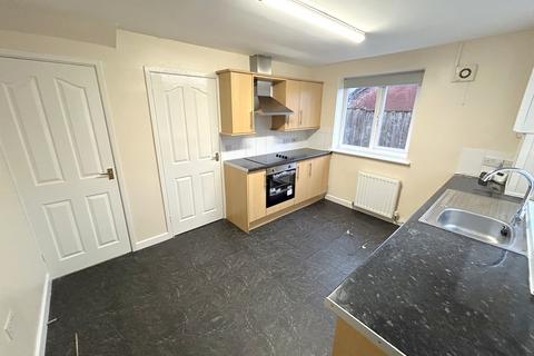 2 bedroom terraced house to rent, Radcliffe, Manchester M26