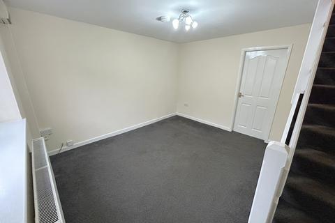 2 bedroom terraced house to rent, Radcliffe, Manchester M26