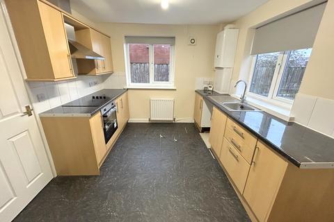 2 bedroom terraced house to rent, Radcliffe, Manchester M26