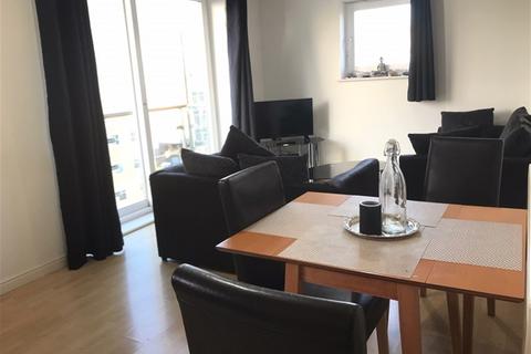 2 bedroom flat to rent, Azalea House, Feltham