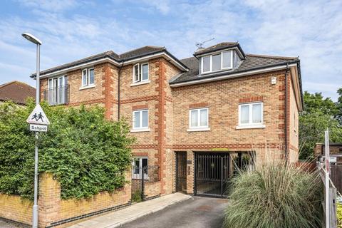 2 bedroom apartment to rent, Surbiton,  Surrey,  KT5