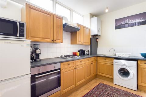 2 bedroom flat to rent - Cavendish Road, London, SW12