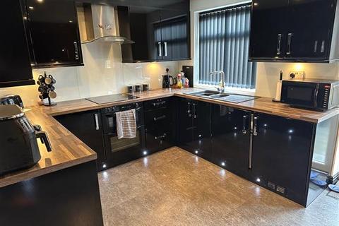 16 Fife Avenue, Chadderton, Oldham, OL9 8AG
