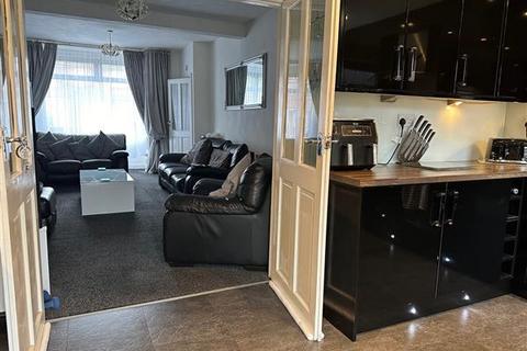 16 Fife Avenue, Chadderton, Oldham, OL9 8AG