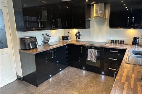 16 Fife Avenue, Chadderton, Oldham, OL9 8AG