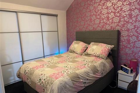 16 Fife Avenue, Chadderton, Oldham, OL9 8AG