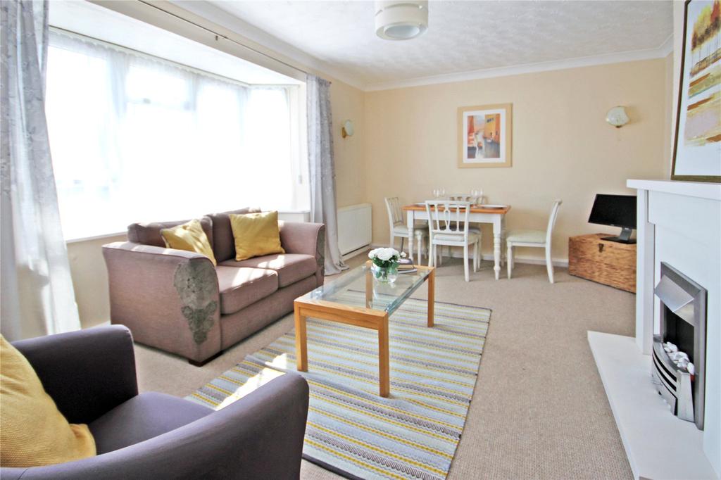 Longleaze, Royal Wootton Bassett, Wiltshire, SN4 2 bed bungalow £240,000