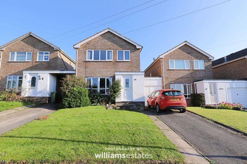 Llwyn Onn, St. Asaph 3 bed detached house £190,000