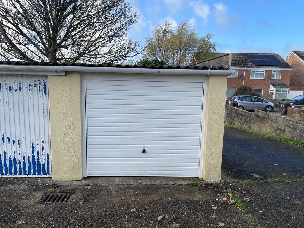 Lock Up Garage For Rent