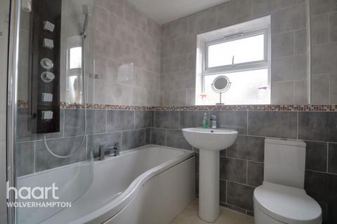 2 bedroom semi-detached house to rent, Blake Close, Cannock